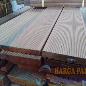 lantai kayu outdoor / decking kayu Bengkirai Jumbo