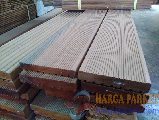 lantai kayu outdoor / decking kayu Bengkirai Jumbo